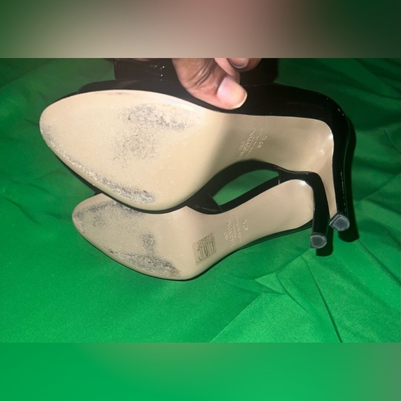 Elegant Black Patent Leather Valentino Heels with Bow size 37.5 - Picture 11 of 16